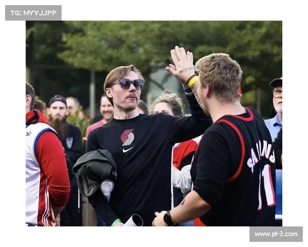 以上港迎来两大强援 10月16日重返训练营 球迷翘首以待热切期待